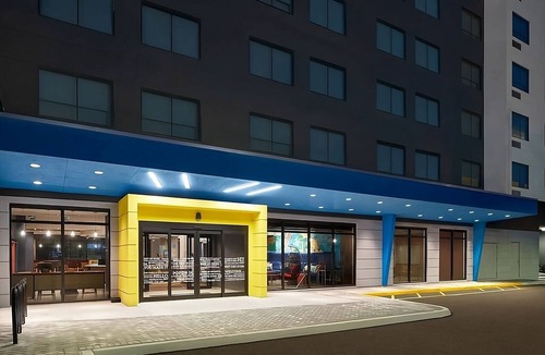 Dania Beach Hotel | Perfect Getaway! 2 Stunning Units with Free Breakfast, Near Cozy Cove Marina!