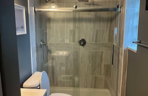 Oxford Bed & Breakfast | PERFECT MIAMI STAY 4-bedroom 2 bath with luxury shower in O