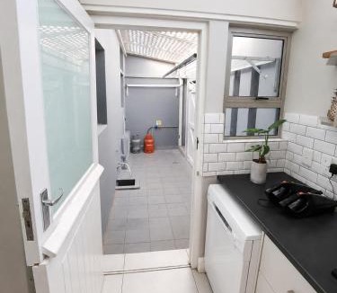 Knysna Central Apartment | Pet-Friendly, 3-Bed, 2-Bath in Knysna Central