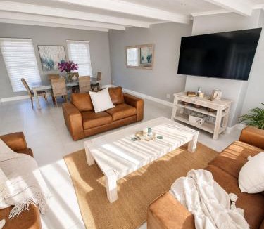 Knysna Central Apartment | Pet-Friendly, 3-Bed, 2-Bath in Knysna Central