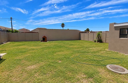 Grassy Park House | Pet friendly 3 bedroom family home with hot tub