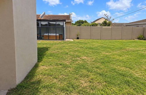 Grassy Park House | Pet friendly 3 bedroom family home with hot tub