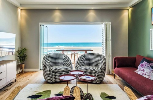 Sea Point Apartment | Picturesque Seaside Haven Aretzi