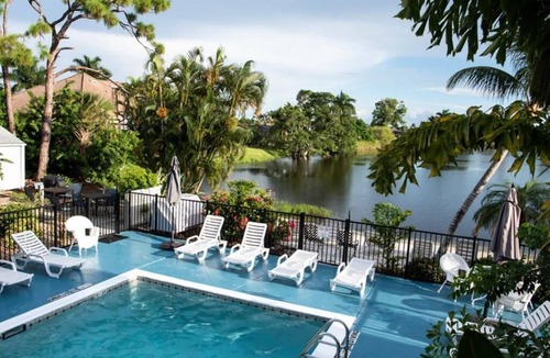 Marco Island Hotel | Poolside King Studio