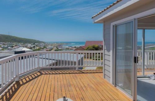 L'Agulhas House | Poolstreet 18