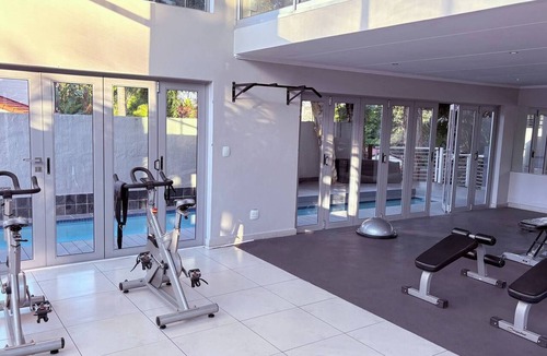 Sandown Apartment | Private En-Suite Room with Shared Lounge & Kitchen