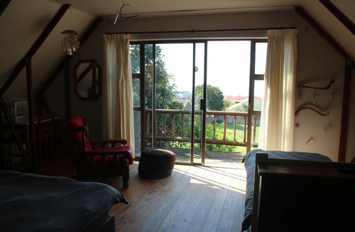 Wavecrest House | Private sea view room I Home stay in J Bay
