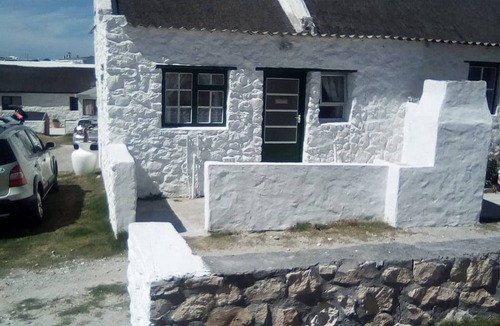 Arniston Apartment | Quaint 1 Bedroom Apartment with sea view