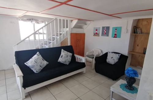 Arniston Apartment | Quaint 1 Bedroom Apartment with sea view