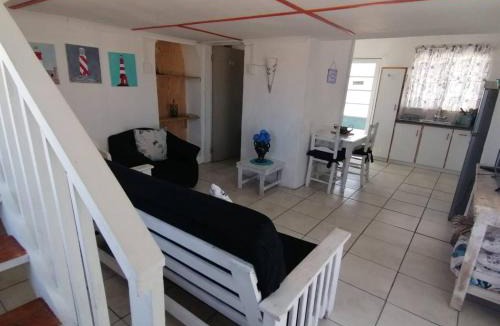 Arniston Apartment | Quaint 1 Bedroom Apartment with sea view