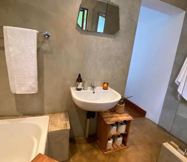 Greater Johannesburg Metropolitan Area Apartment | Quaint Guest House with a Vibe