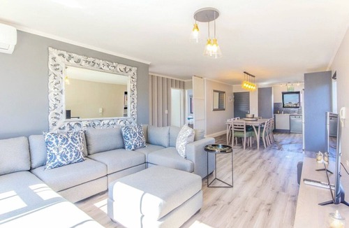 Century City Apartment | Quayside 301 by CTHA