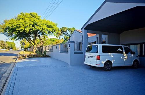 Flamingo Vlei House | Queen Superior Cozy En-Suite Courtyard Room