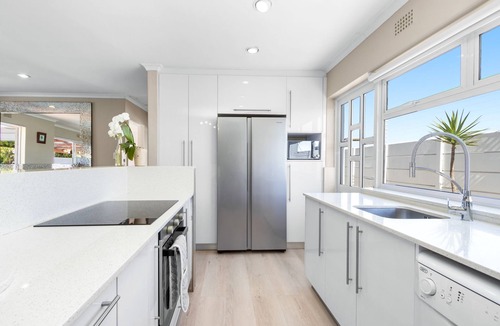 Blouberg Rise House | Ravens 9A - Three Bedroom House, Sleeps 6