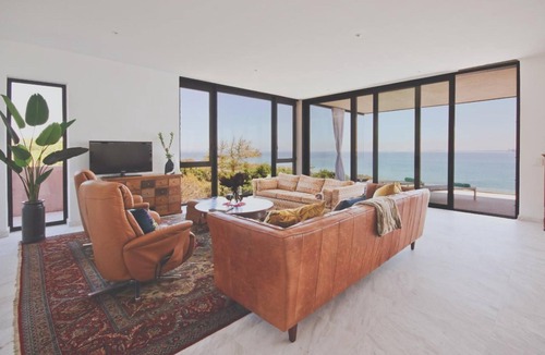Gordons Bay Central Apartment | Red Rock Ocean View Villa - Baywatch Apartment