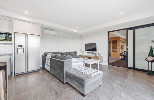 Umhlali Beach House | Reef House - Staynest Guesthouse