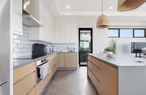 Umhlali Beach House | Reef House - Staynest Guesthouse