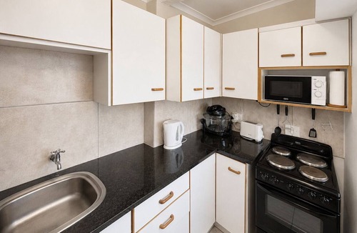 Jeffreys Bay Apartment | Relax at Linger Longer - 3 bedrooms, Wi-Fi, secure parking, close to the beach