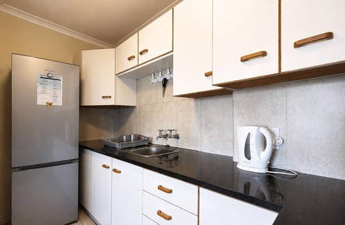 Jeffreys Bay Apartment | Relax at Linger Longer - 3 bedrooms, Wi-Fi, secure parking, close to the beach