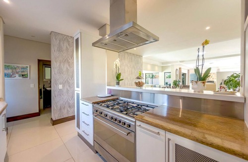 Sunset Beach House | Relax on the Fairway 3BR Golf Estate Getaway