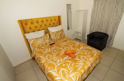 Cape Town Cabin | Relax & Unwind at LodgeOn91 !