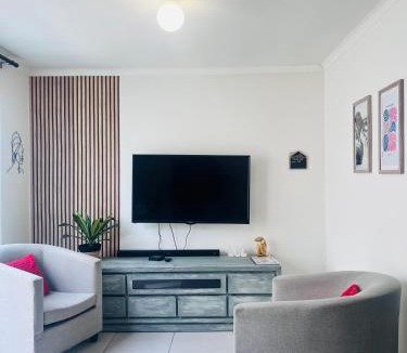Trawal House | Relaxa Sleep & Go - Self Catering Accommodation