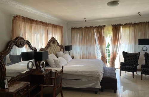 Nigel House | Remarkable 5-bed House in Springs & Nigel