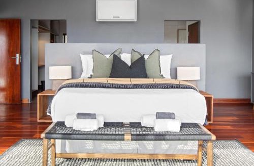 Mountainside House | Restio View 11