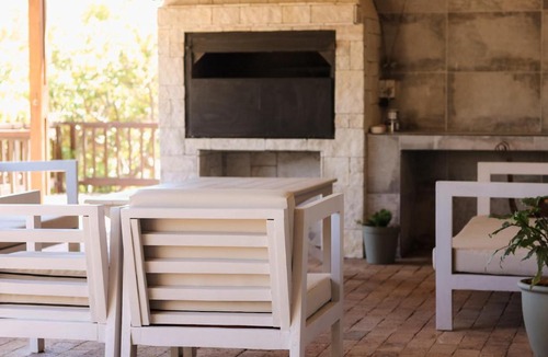 Mountainside Apartment | Rissie's 3 Bedroom Apartment