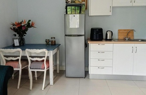 Drakenstein Apartment | Robin's Nest, quiet cottage on Wine Farm Estate