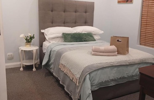 Drakenstein Apartment | Robin's Nest, quiet cottage on Wine Farm Estate