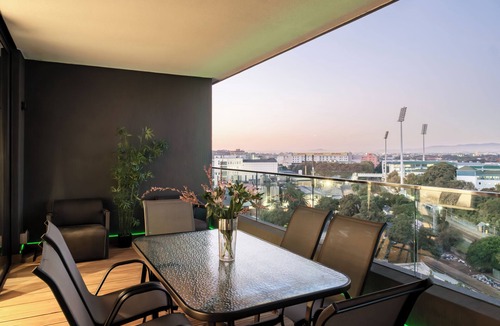 Claremont Apartment | Rooftop stay Above the City 2BDR