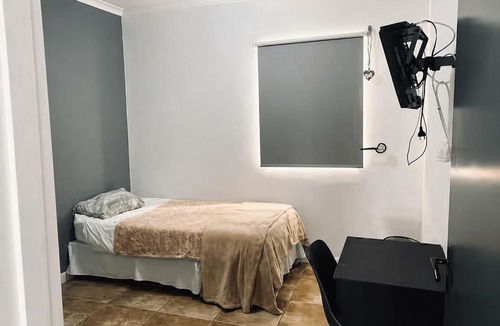 Trawal House | Rooms close to CTI Airport, Security Complex, Kuils River