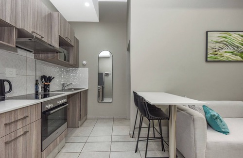 Parkwood Apartment | Rosebank Chic: Luxe City Living