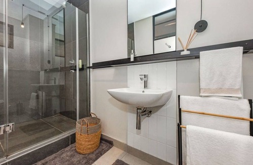 Sandown Apartment | Sandton Pinnacle! I The Lineal Welanga-209