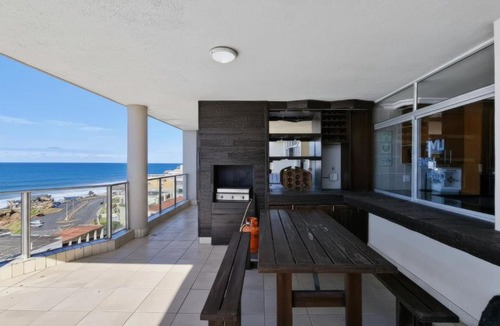 Margate Beach Apartment | Santorini 402B
