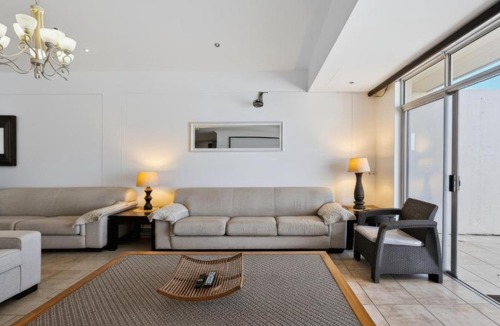 Margate Beach Apartment | Santorini 402B