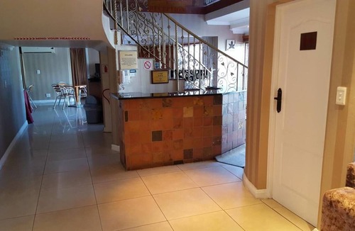 Rondebosch East Bed & Breakfast | Savoy Lodge with Breakfast included! - Nice Standard Double room 4