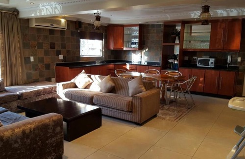 Rondebosch East Bed & Breakfast | Savoy Lodge with Breakfast included! - Nice Standard Double room 4