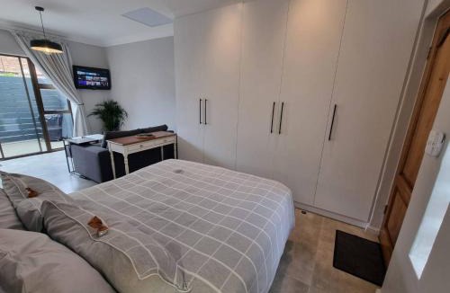 West Beach Apartment | Saxon Guest Cottage Suite