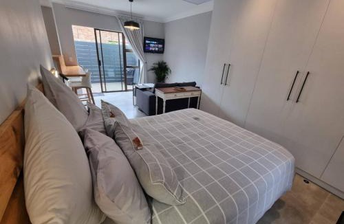 West Beach Apartment | Saxon Guest Cottage Suite