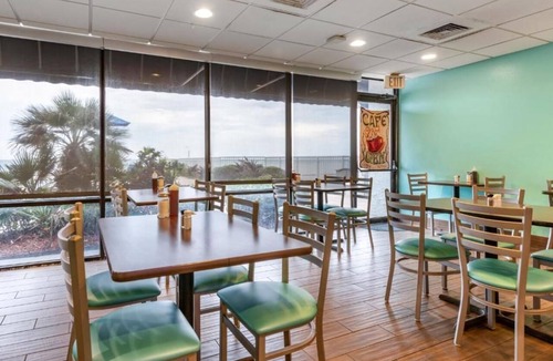 Seabreeze Park Hotel | Scenic Suite by the Sea | Delight in Views Near Main Street Pier | 2 Units