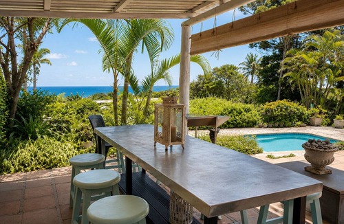 Southport House | Sea Shells Cottage Luxury Oceanview Retreat with Swimming Pool