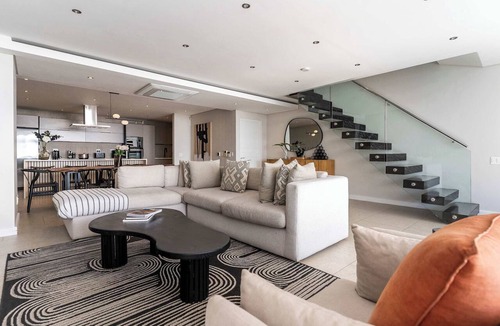 Green Point Apartment | Sea Views, Luxurious, Pool -Iconic View Green Point
