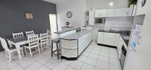 Margate Beach Apartment | Seabrook 302 - Sleeps 9