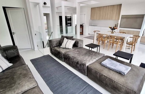 Hout Bay House | Seafront holiday! Security estate, Fireplace, Heated indoor pool, Infrared sauna