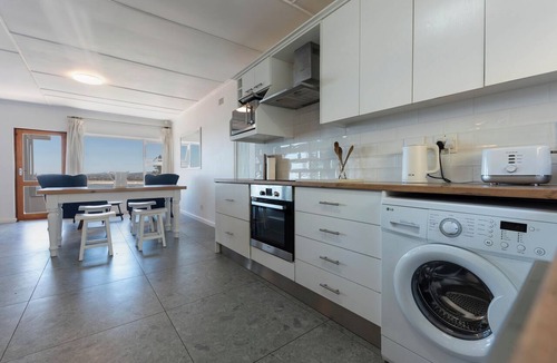 Gordons Bay Central Cottage | Seaside Cottage - 2 bedroom central apartment 2 min walk to beach.