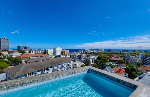 Three Anchor Bay Apartment | Secure 2Bed Green Point Retreat|Rooftop Pool & BBQ