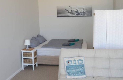 Muizenberg Apartment | Secure apartment with stunning sea views and 2 min to the sea/Surfers Corner