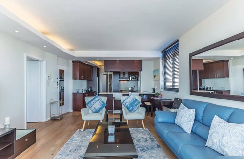Mouille Point Apartment | Secure One Bed | Uninterrupted Ocean Views